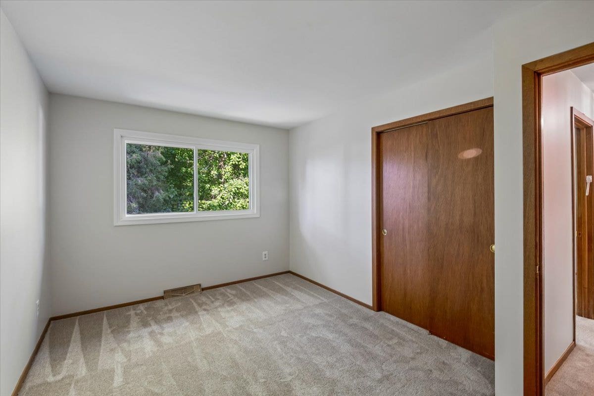 921 Bartlett Terrace, Libertyville, IL 60048 921 Bartlett Terrace, Libertyville, IL 60048