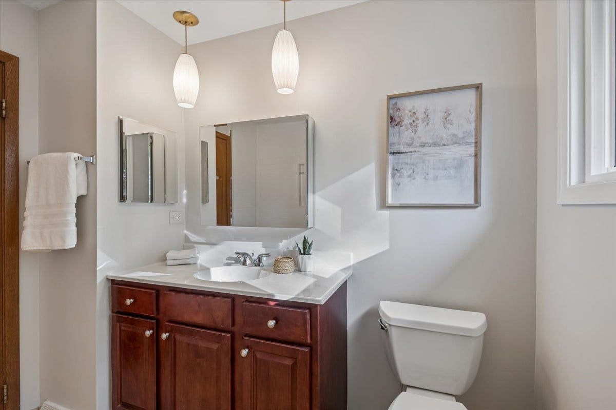 921 Bartlett Terrace, Libertyville, IL 60048 921 Bartlett Terrace, Libertyville, IL 60048