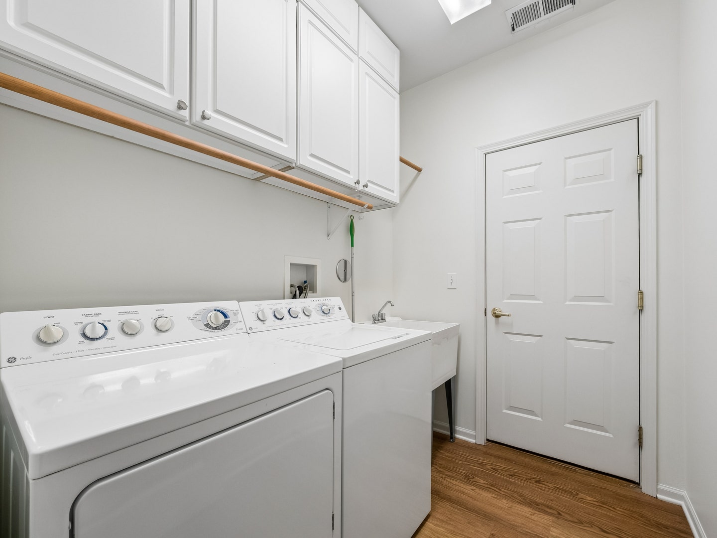 2491 Sandlewood Circle, Elgin, IL 60124 2491 Sandlewood Circle, Elgin, IL 60124