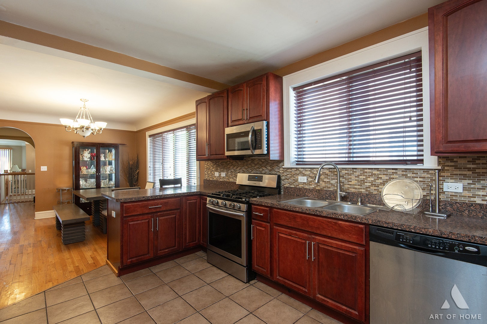 10328 Elizabeth Street, Westchester, IL 60154