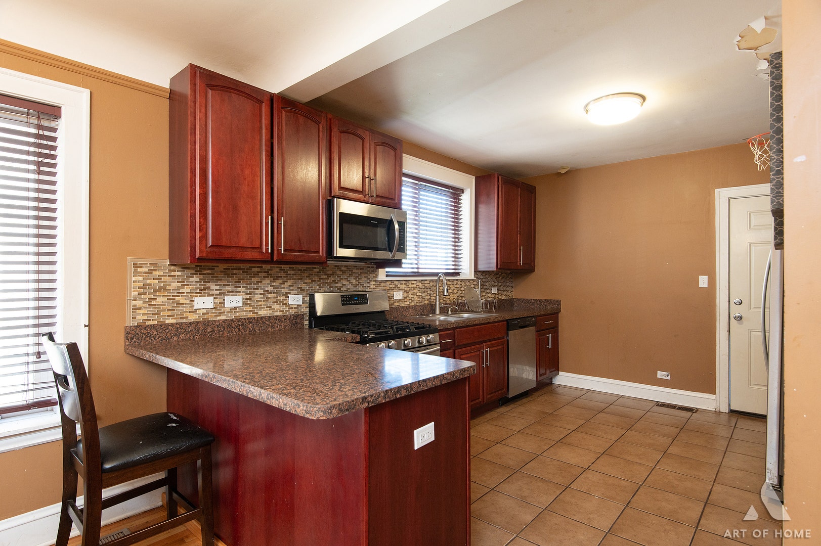 10328 Elizabeth Street, Westchester, IL 60154