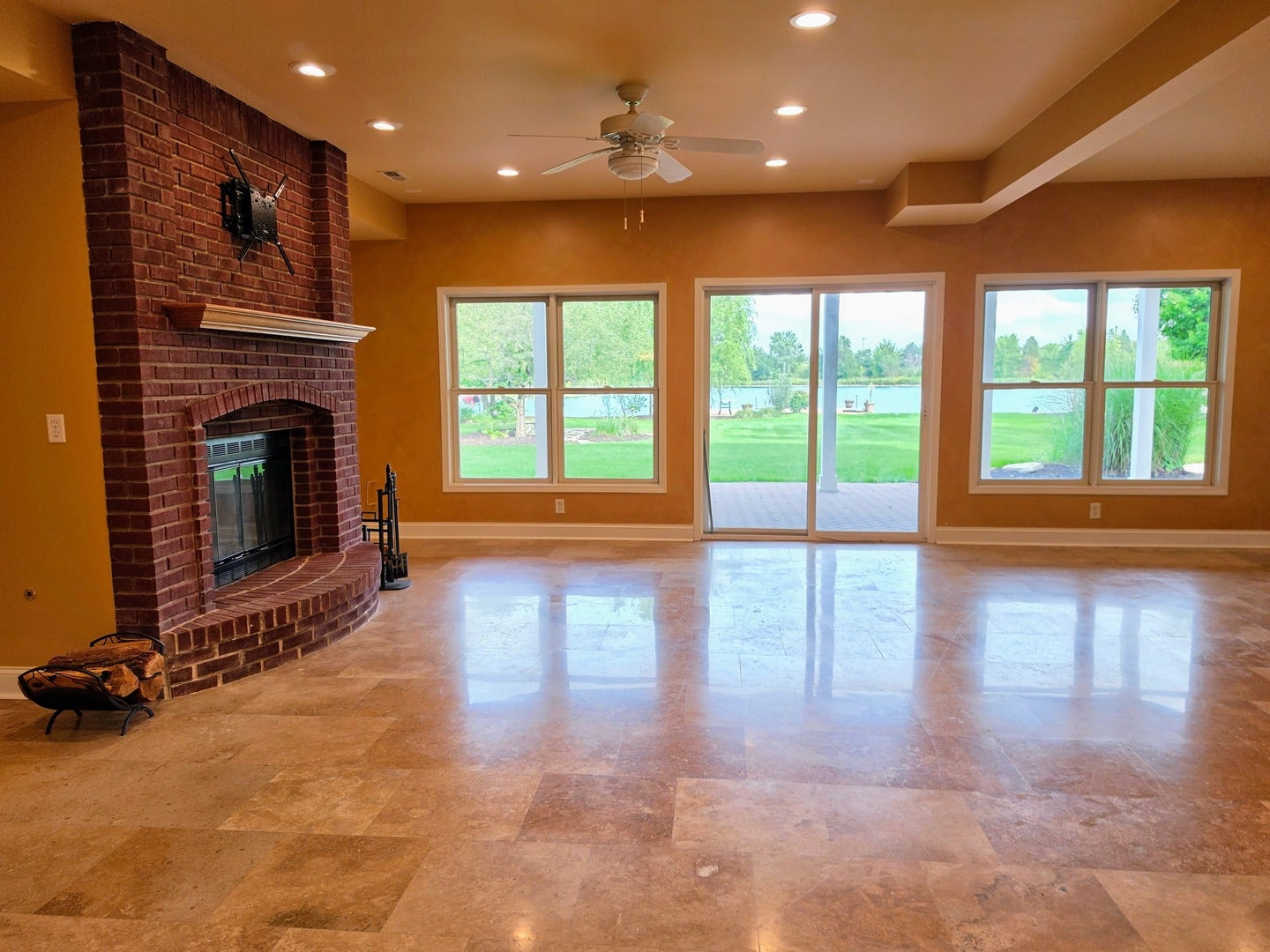 212 Slalom Court, Minooka, IL 60447