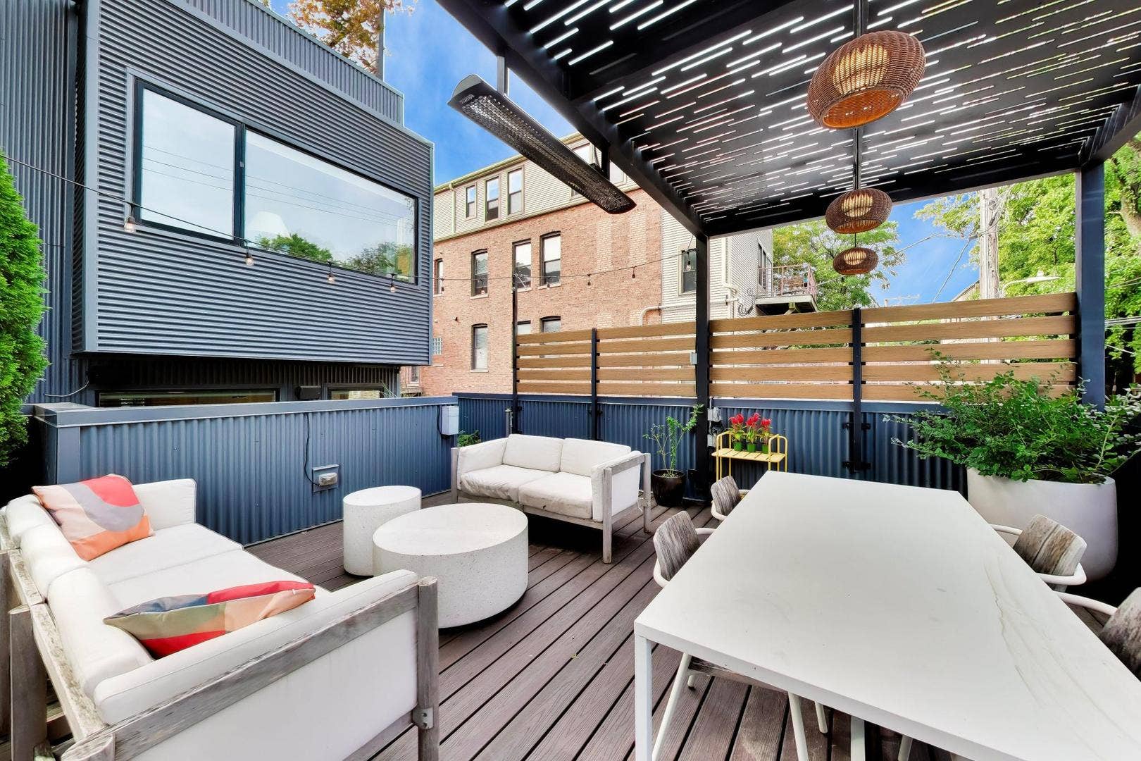 2071 N OAKLEY Avenue, Chicago, IL 60647