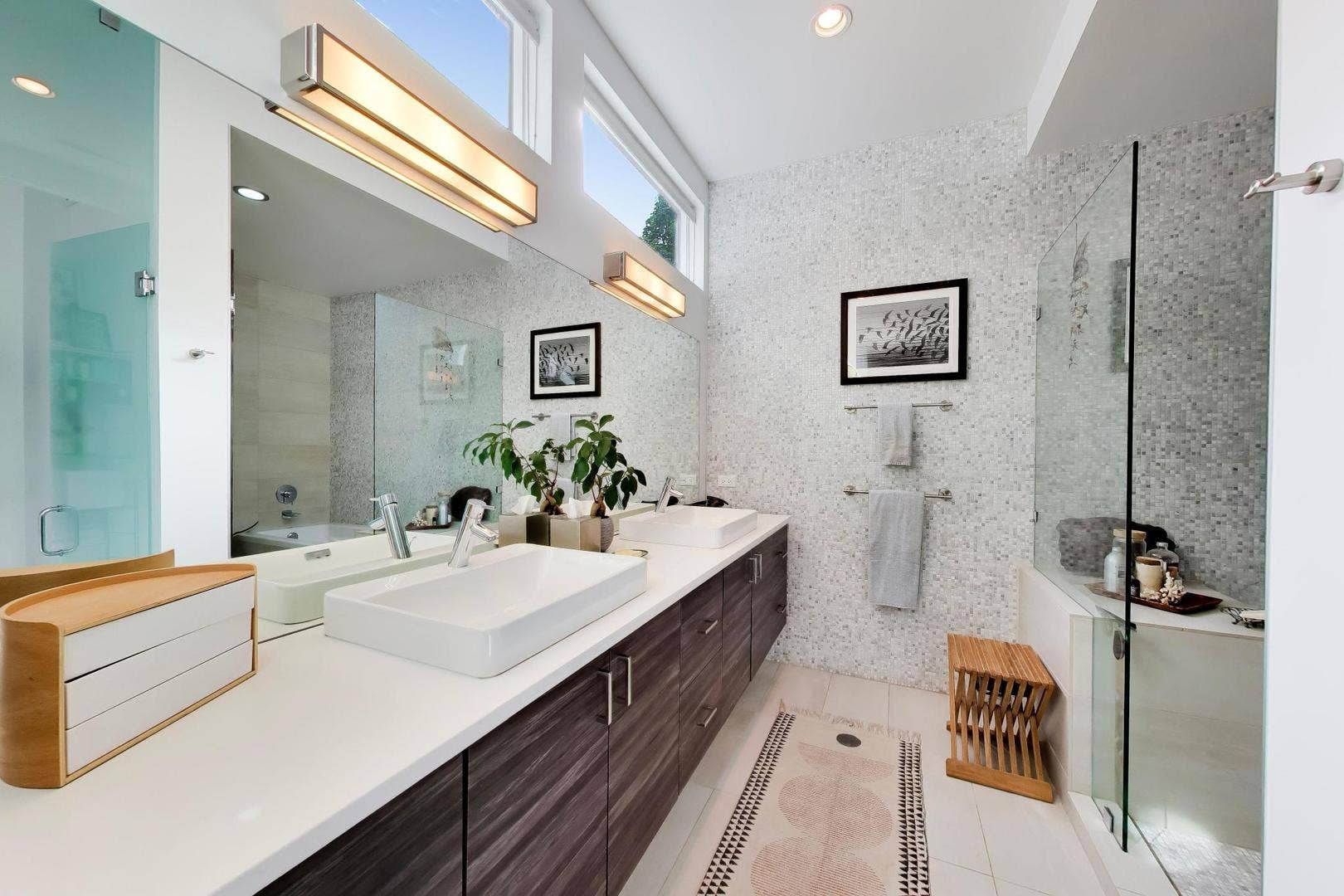2071 N OAKLEY Avenue, Chicago, IL 60647