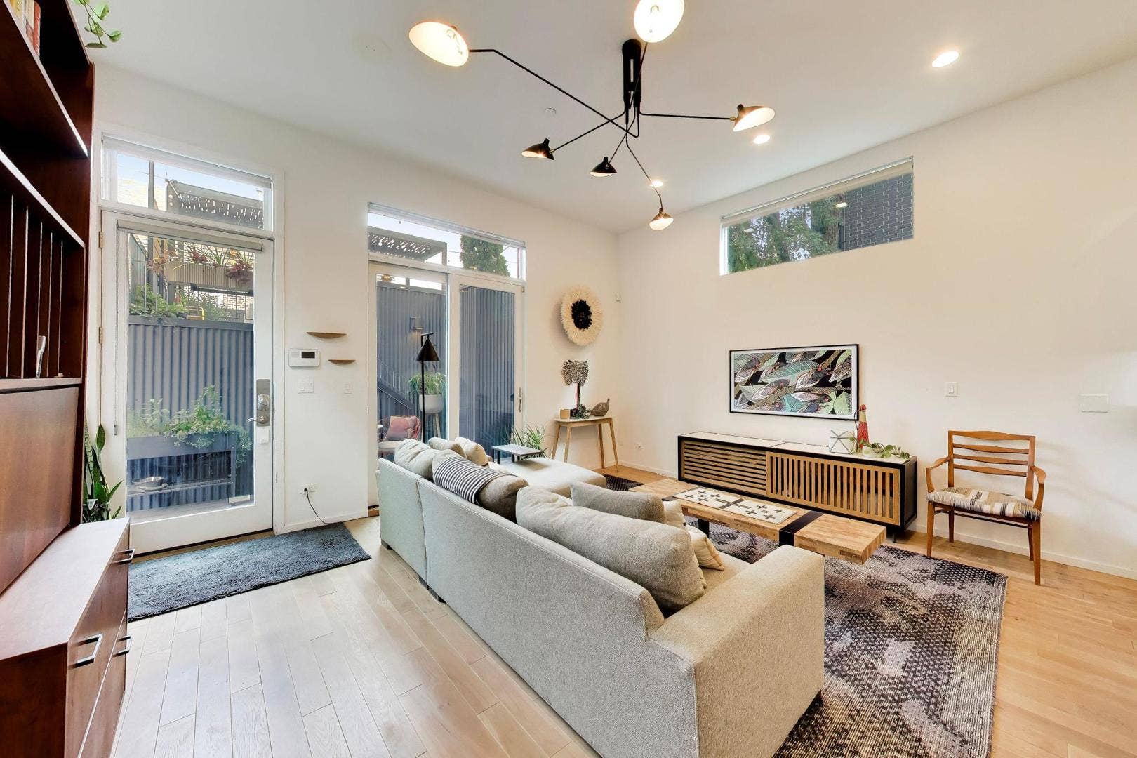 2071 N OAKLEY Avenue, Chicago, IL 60647