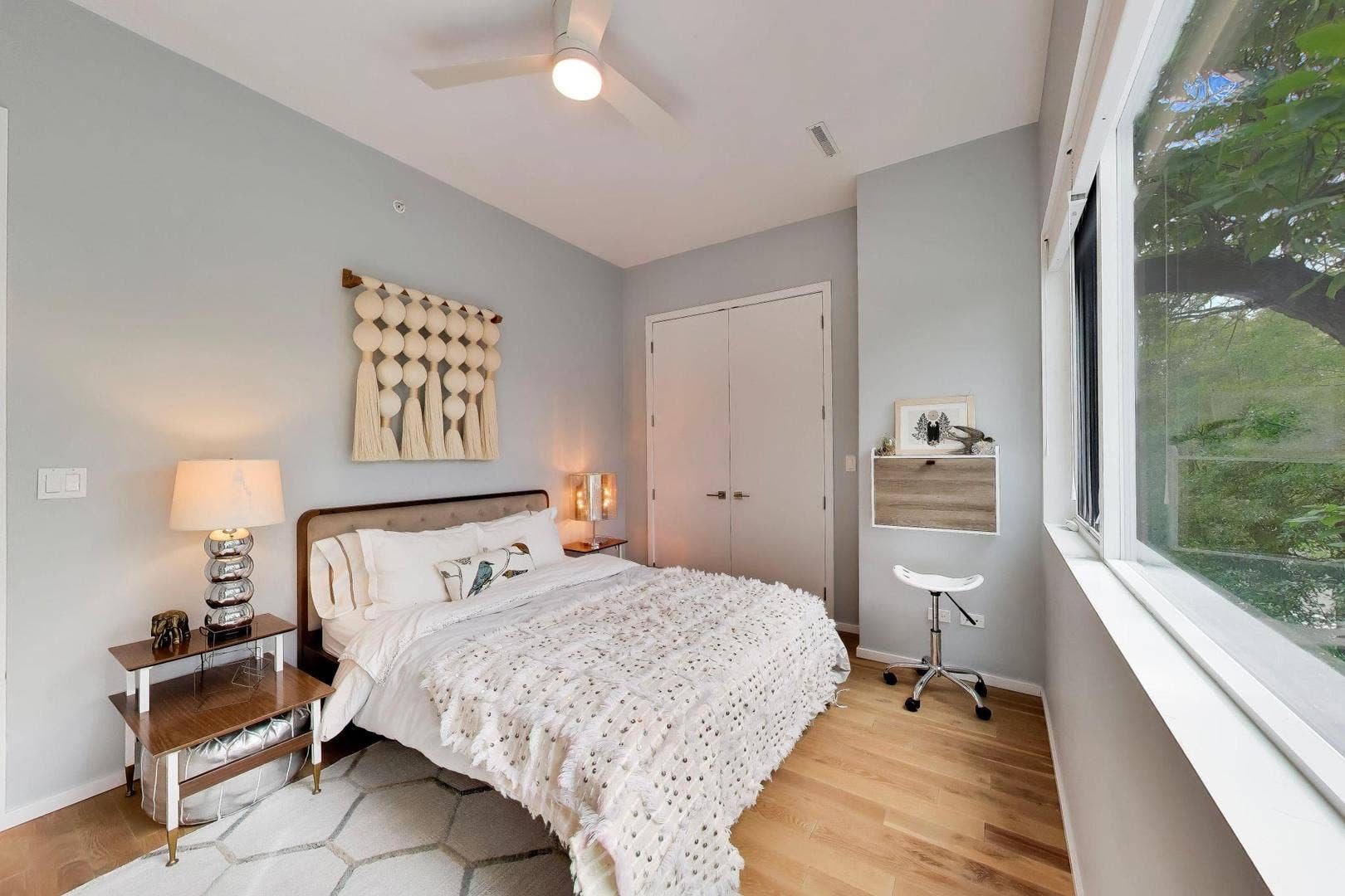 2071 N OAKLEY Avenue, Chicago, IL 60647