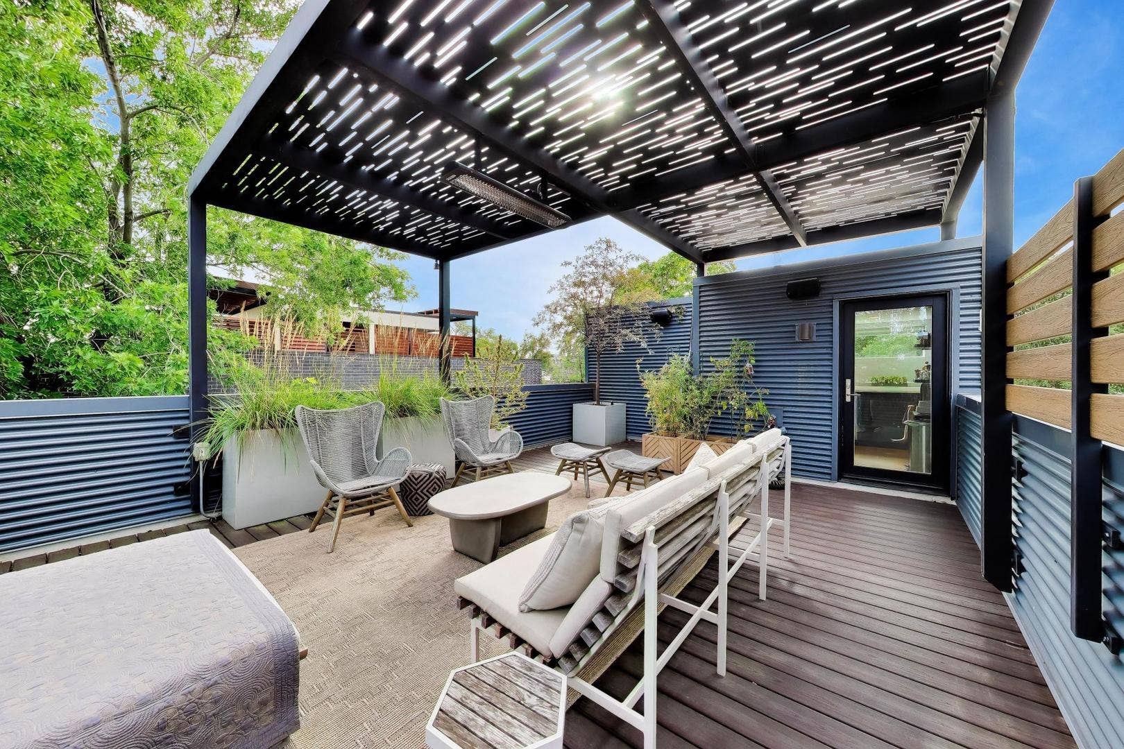 2071 N OAKLEY Avenue, Chicago, IL 60647