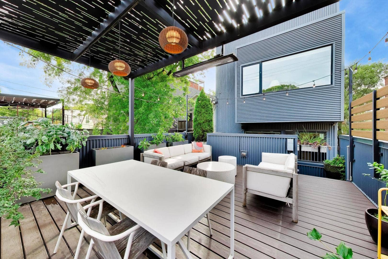 2071 N OAKLEY Avenue, Chicago, IL 60647