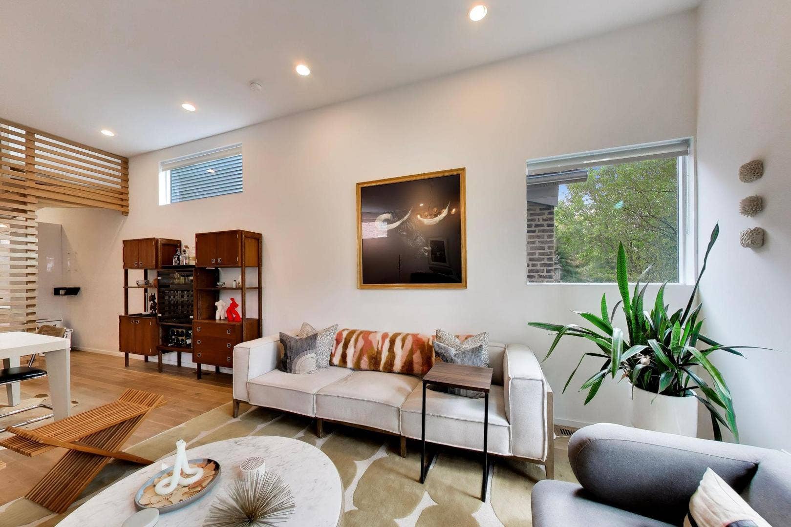 2071 N OAKLEY Avenue, Chicago, IL 60647