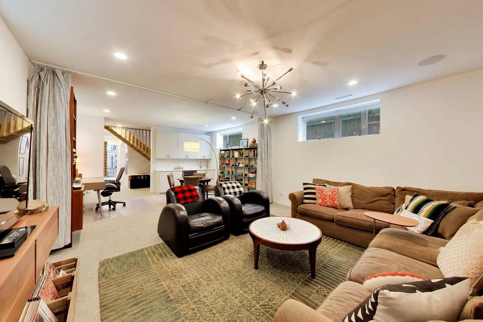 2071 N OAKLEY Avenue, Chicago, IL 60647