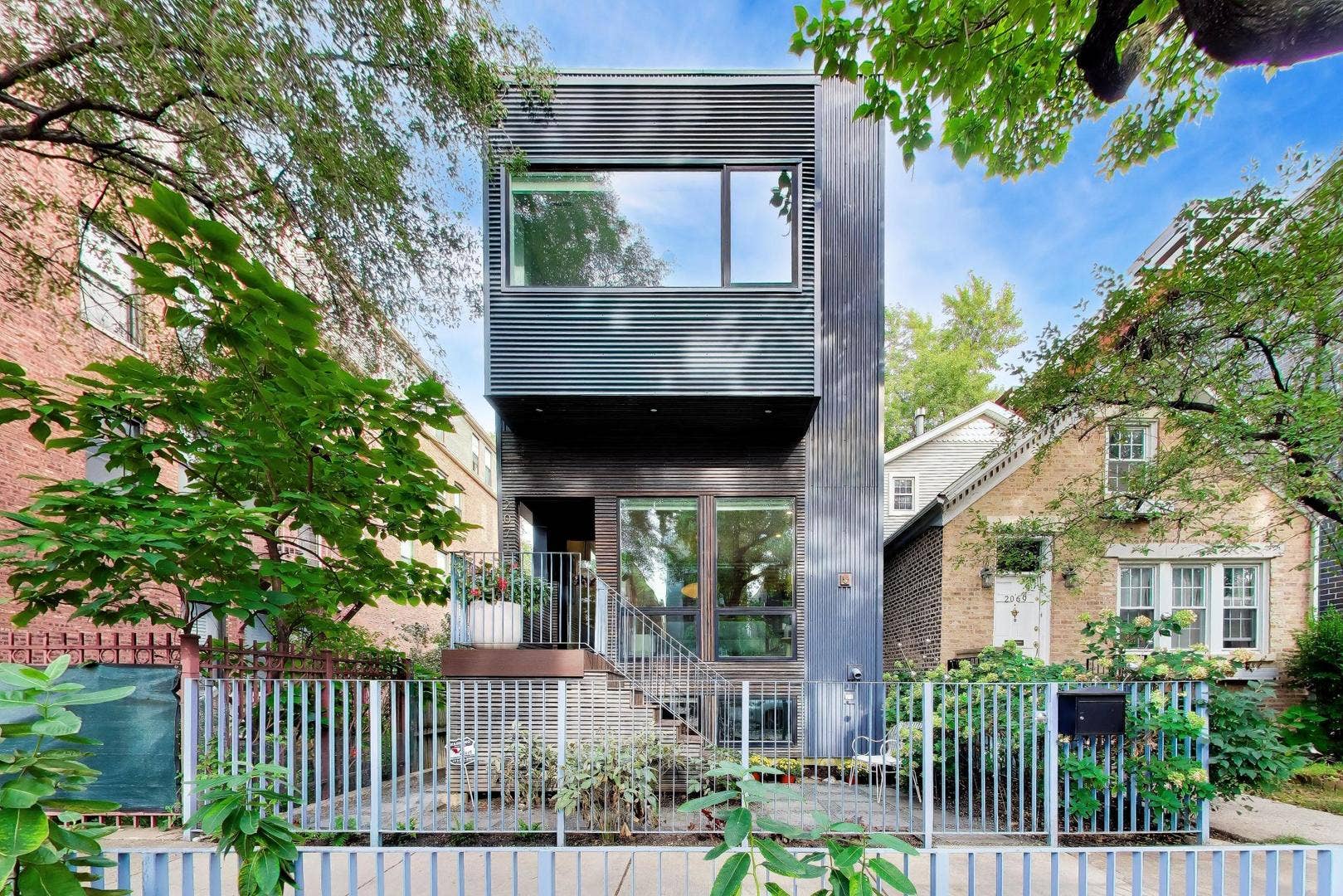 2071 N OAKLEY Avenue, Chicago, IL 60647