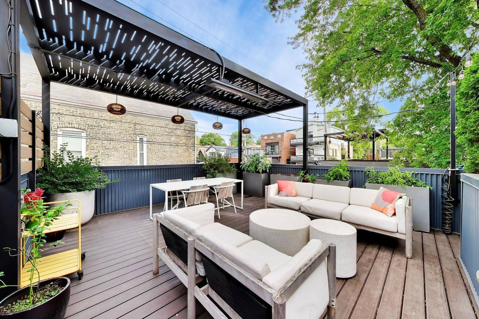 2071 N OAKLEY Avenue, Chicago, IL 60647