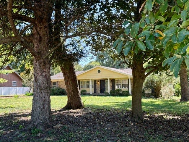 2803 Curtis Road, Champaign, IL 61822 2803 Curtis Road, Champaign, IL 61822