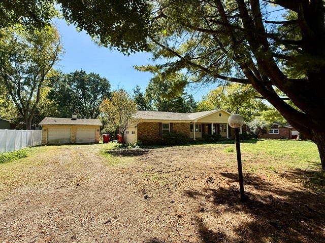 2803 Curtis Road, Champaign, IL 61822 2803 Curtis Road, Champaign, IL 61822