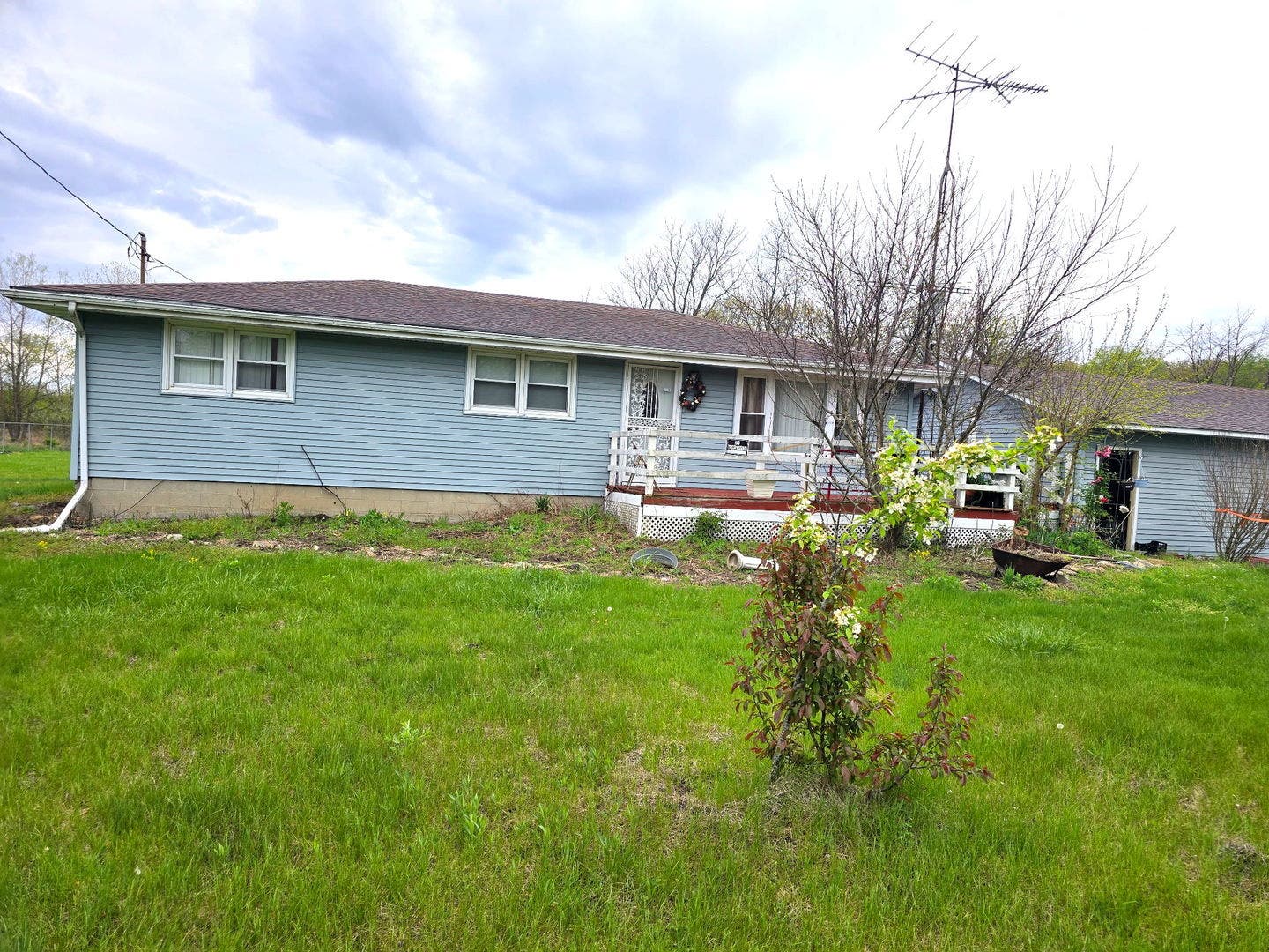 335 S State Line Road, Beaverville, IL 60912 335 S State Line Road, Beaverville, IL 60912