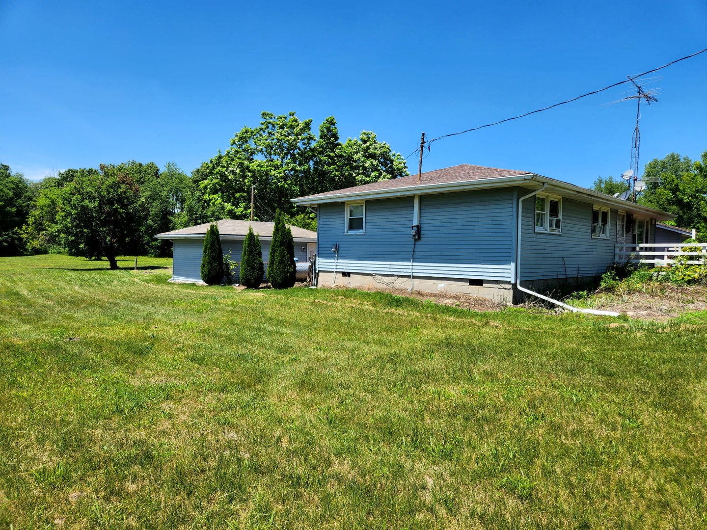 335 S State Line Road, Beaverville, IL 60912 335 S State Line Road, Beaverville, IL 60912