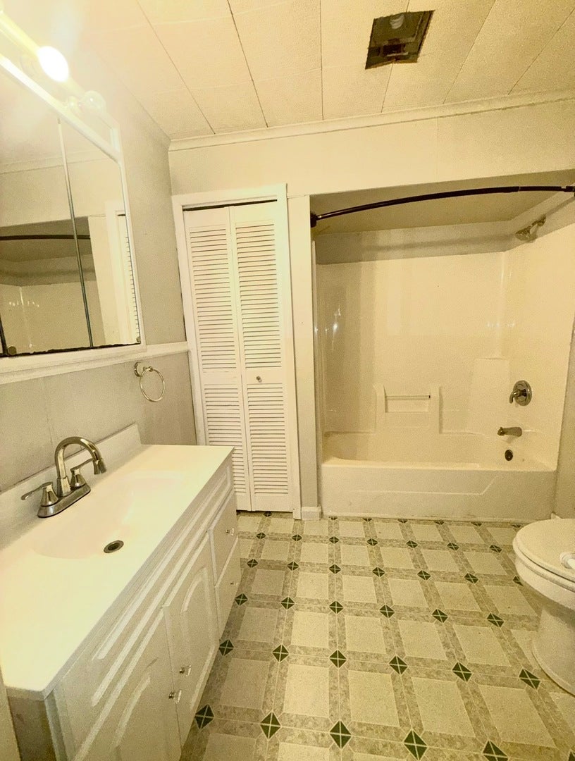 208 W Wapella Street, Minooka, IL 60447 208 W Wapella Street, Minooka, IL 60447
