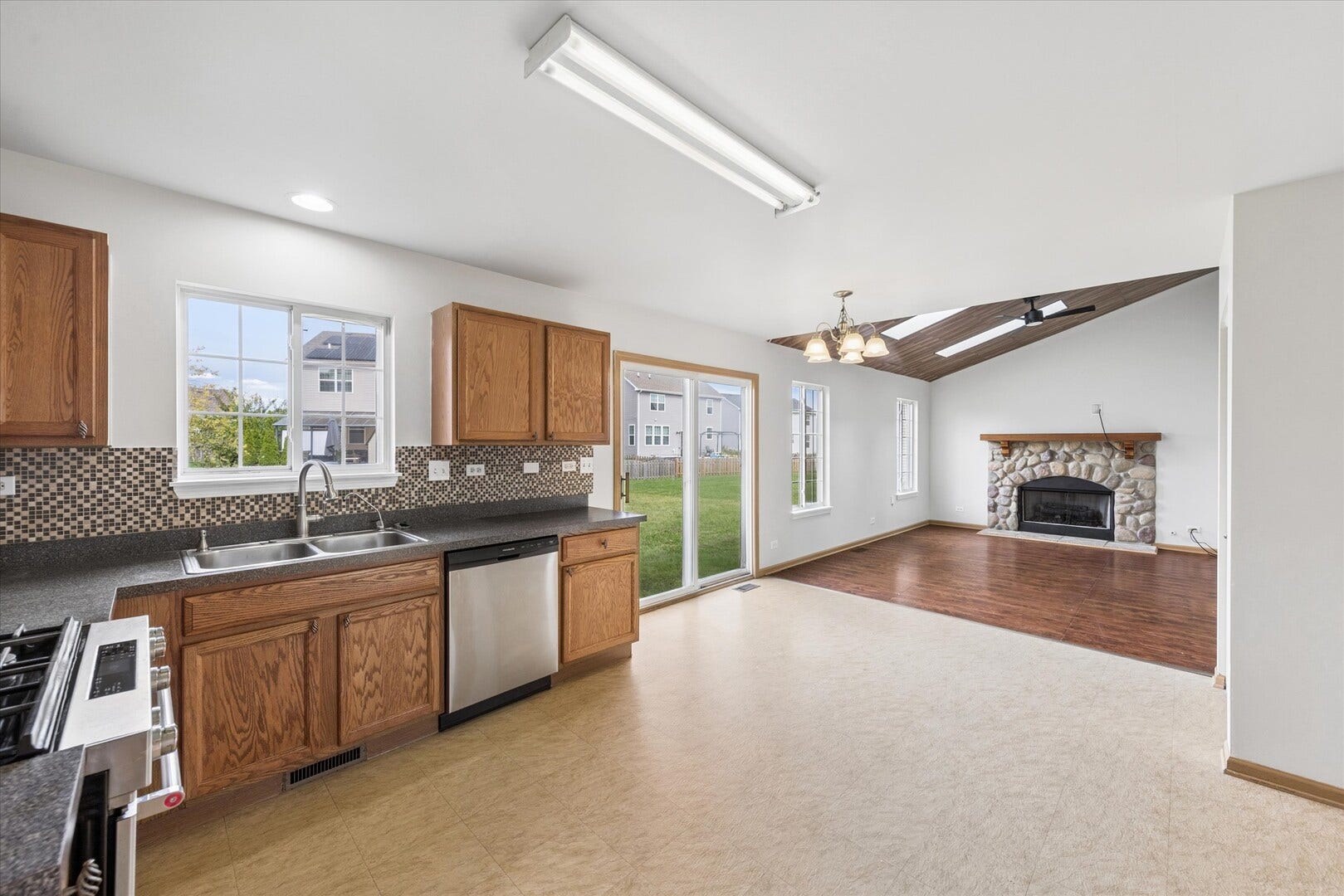 7805 MOSSHEATHER Drive, Joliet, IL 60431 7805 MOSSHEATHER Drive, Joliet, IL 60431