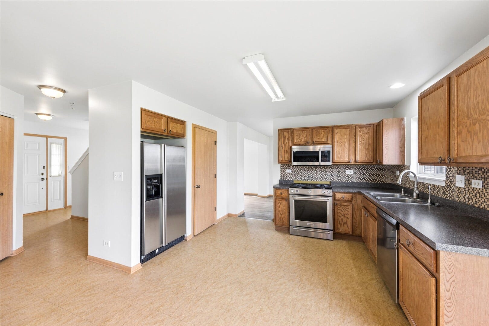 7805 MOSSHEATHER Drive, Joliet, IL 60431 7805 MOSSHEATHER Drive, Joliet, IL 60431