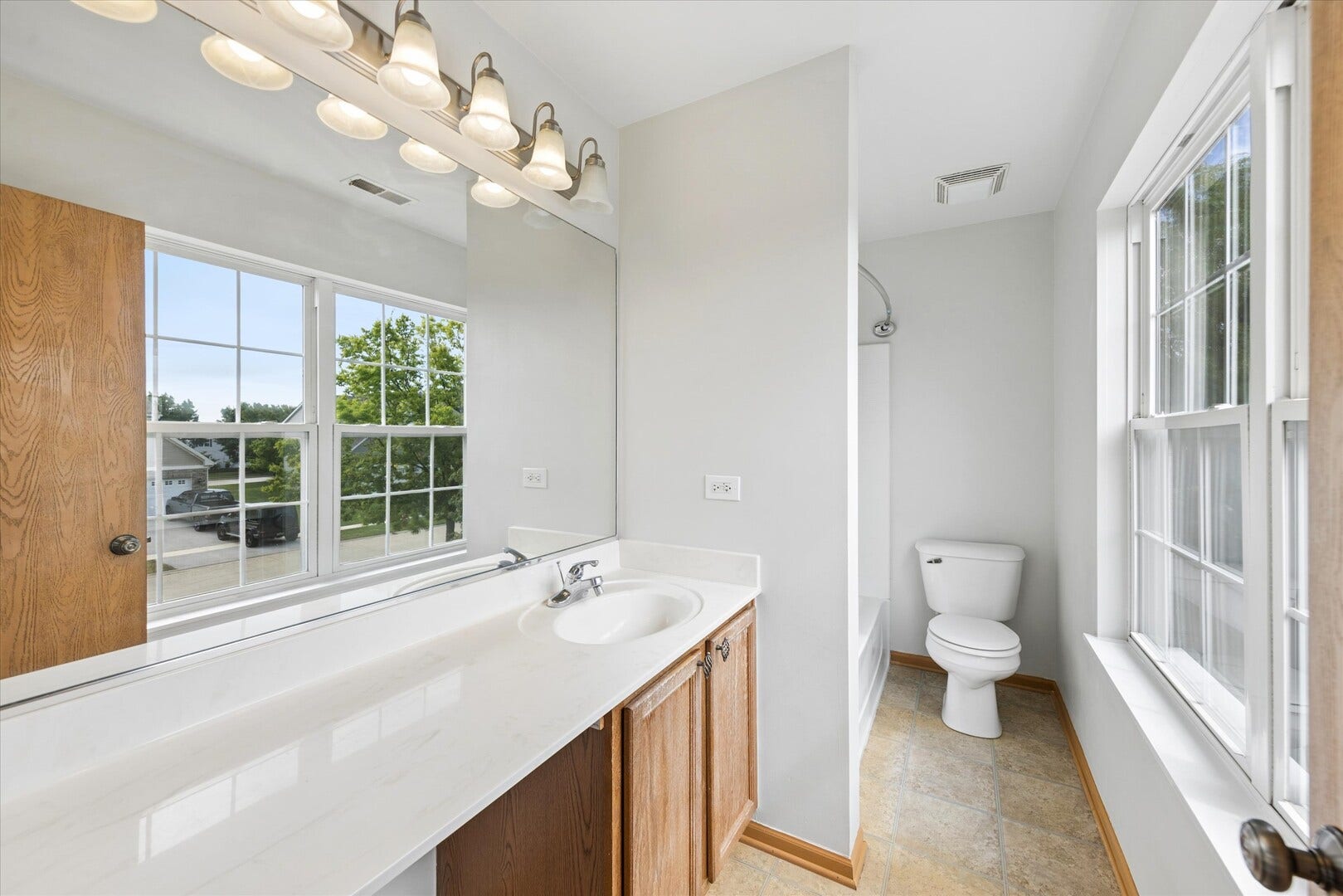 7805 MOSSHEATHER Drive, Joliet, IL 60431 7805 MOSSHEATHER Drive, Joliet, IL 60431