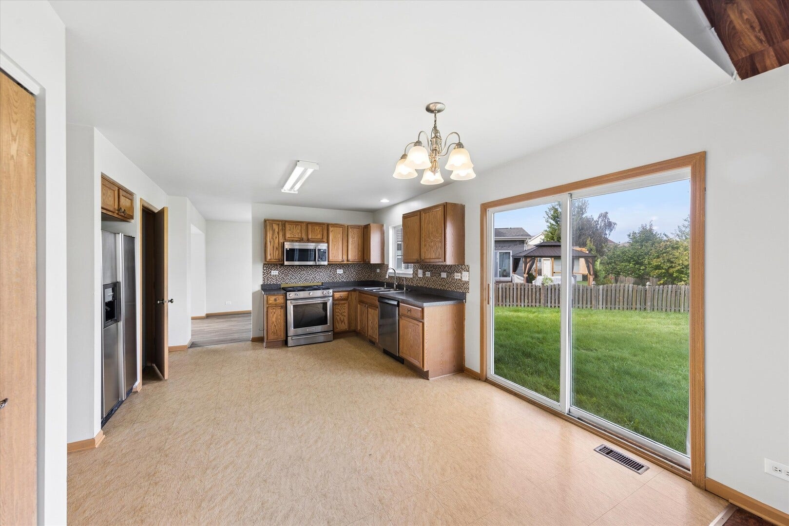 7805 MOSSHEATHER Drive, Joliet, IL 60431 7805 MOSSHEATHER Drive, Joliet, IL 60431
