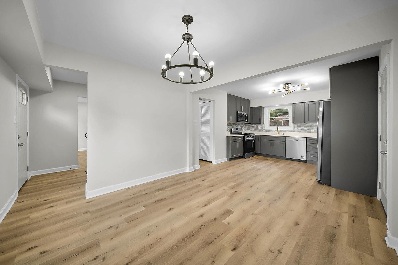 132 N Pinecrest Road, Bolingbrook, IL 60440 132 N Pinecrest Road, Bolingbrook, IL 60440