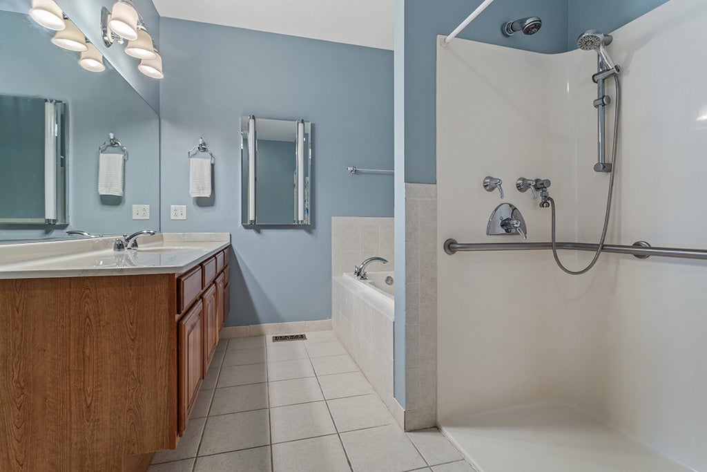 1436 Covington Drive, Lemont, IL 60439
