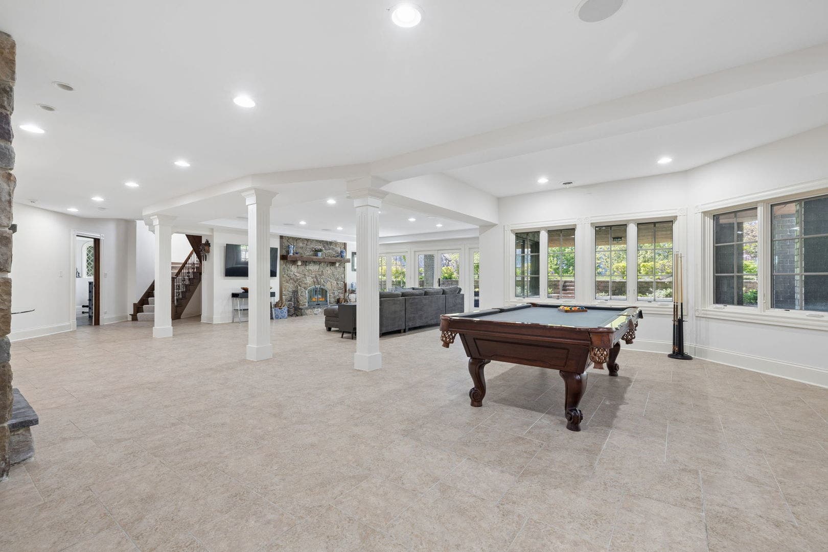 17 Ambriance Drive, Burr Ridge, IL 60527