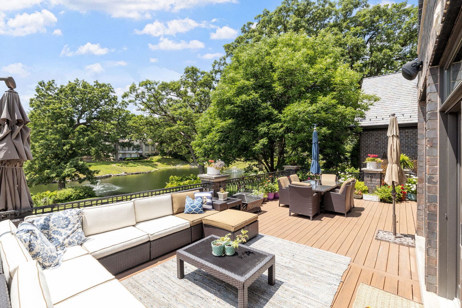 17 Ambriance Drive, Burr Ridge, IL 60527