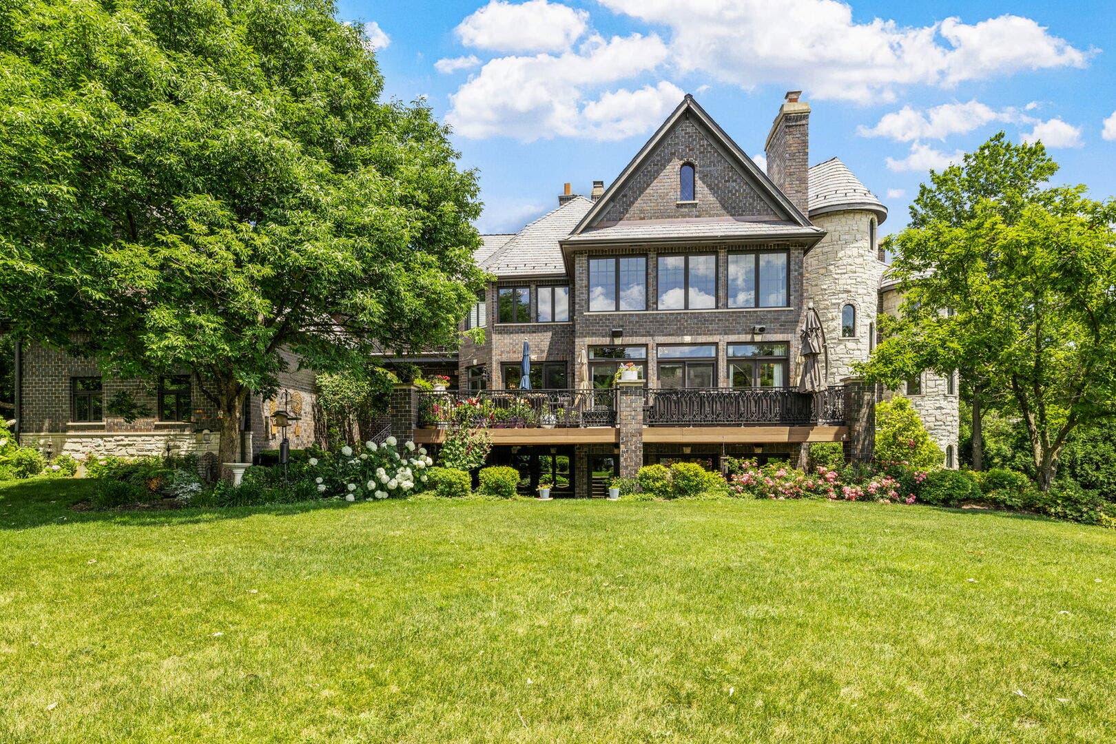 17 Ambriance Drive, Burr Ridge, IL 60527