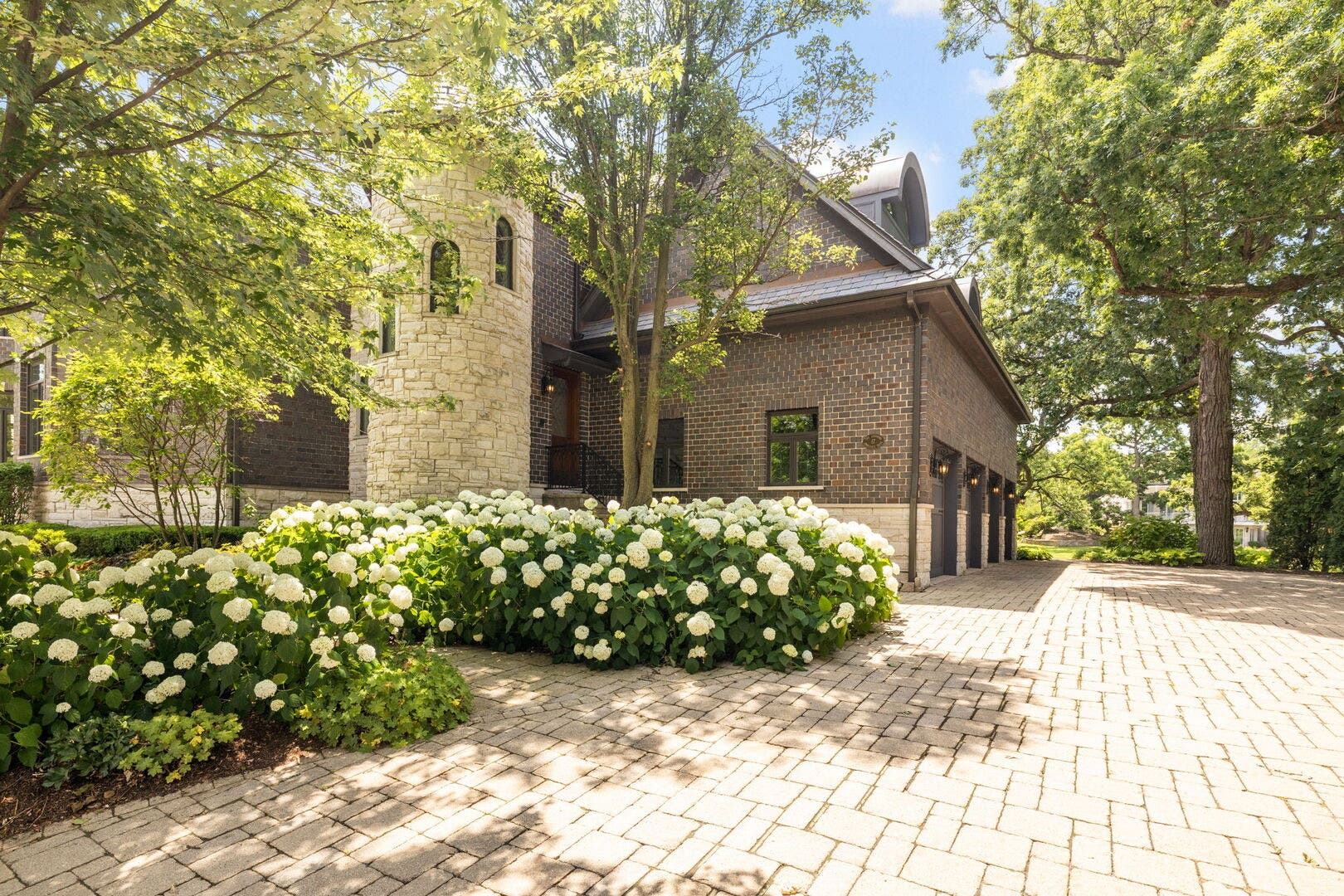 17 Ambriance Drive, Burr Ridge, IL 60527