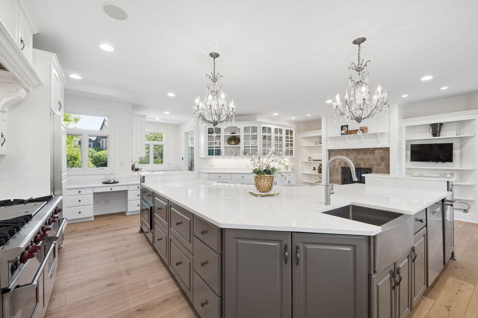 17 Ambriance Drive, Burr Ridge, IL 60527