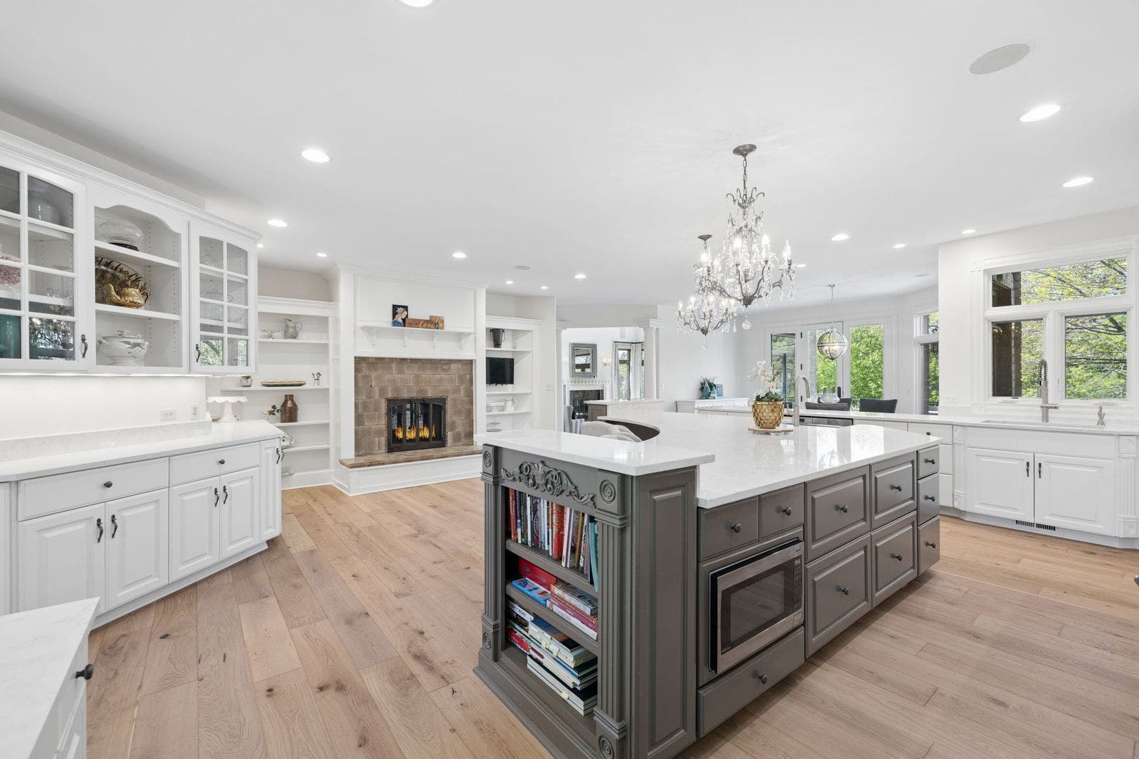 17 Ambriance Drive, Burr Ridge, IL 60527