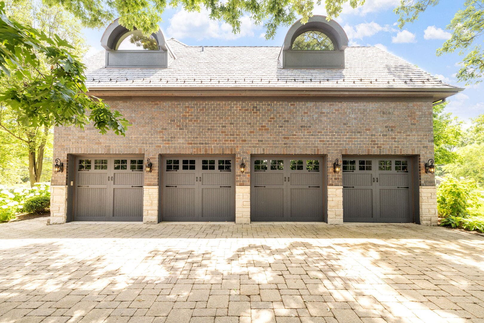 17 Ambriance Drive, Burr Ridge, IL 60527