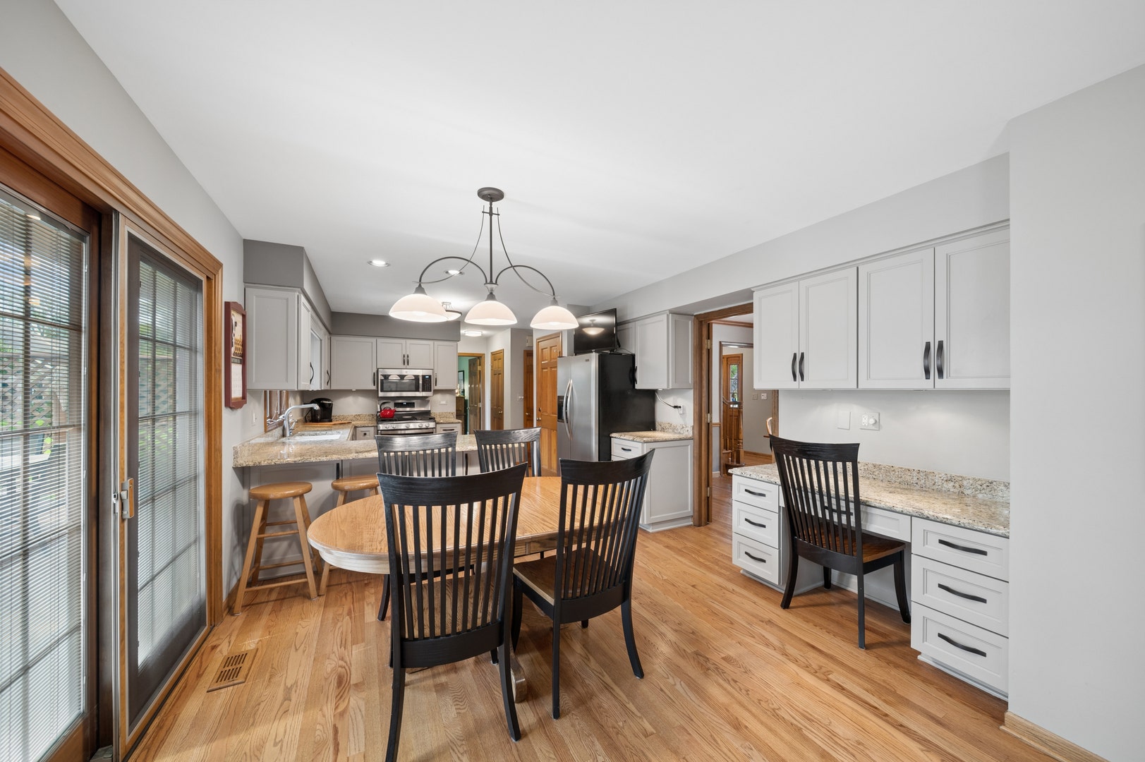 808 Lyndhurst Court, Naperville, IL 60563