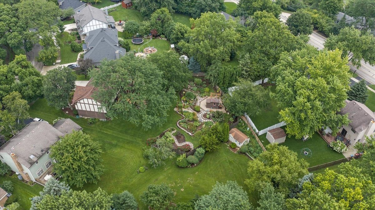 808 Lyndhurst Court, Naperville, IL 60563