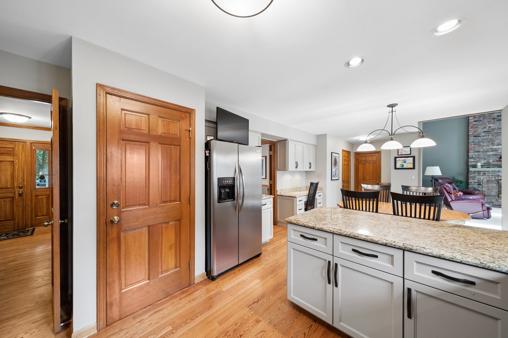 808 Lyndhurst Court, Naperville, IL 60563