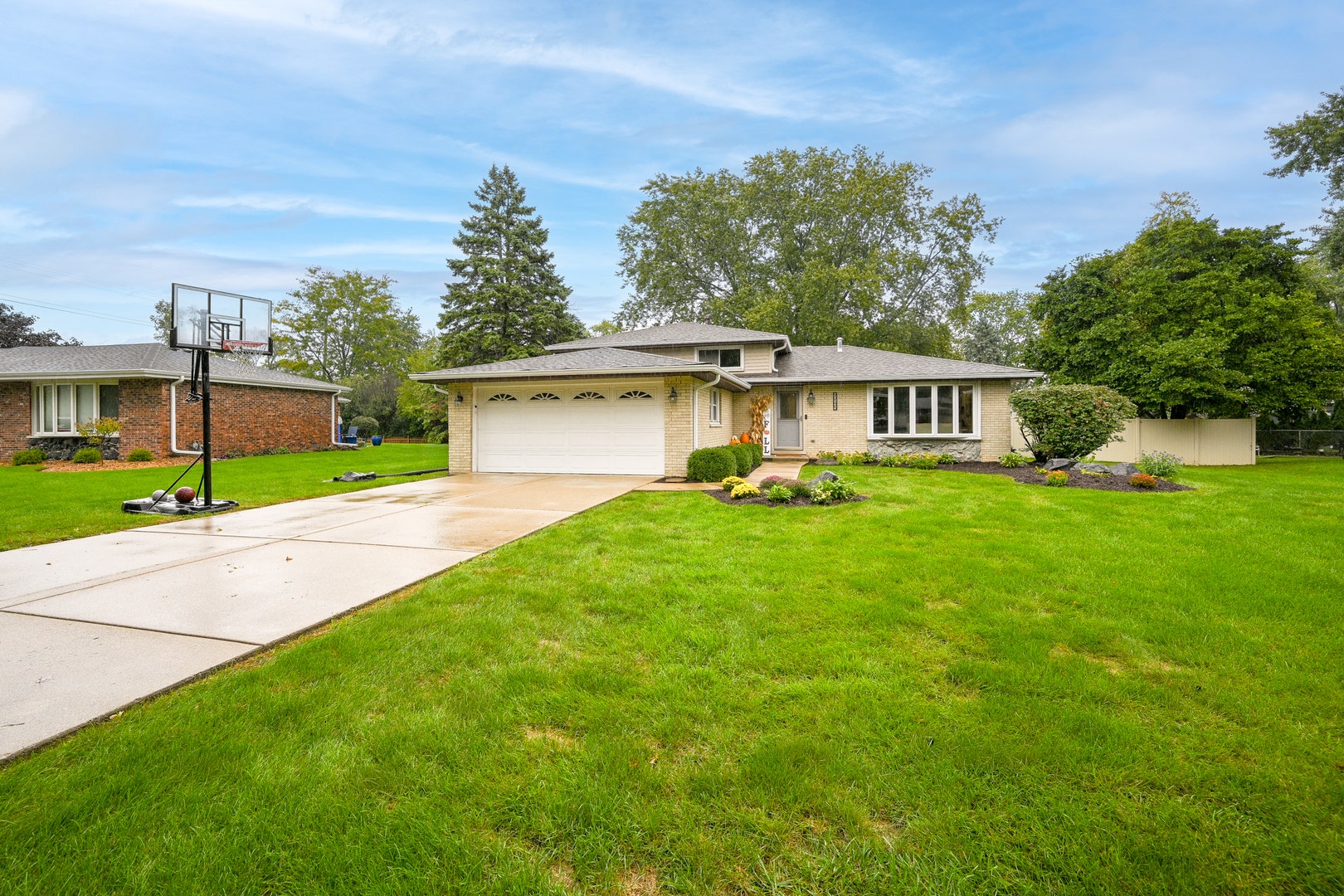 9S125 Florence Avenue, Downers Grove, IL 60516 9S125 Florence Avenue, Downers Grove, IL 60516