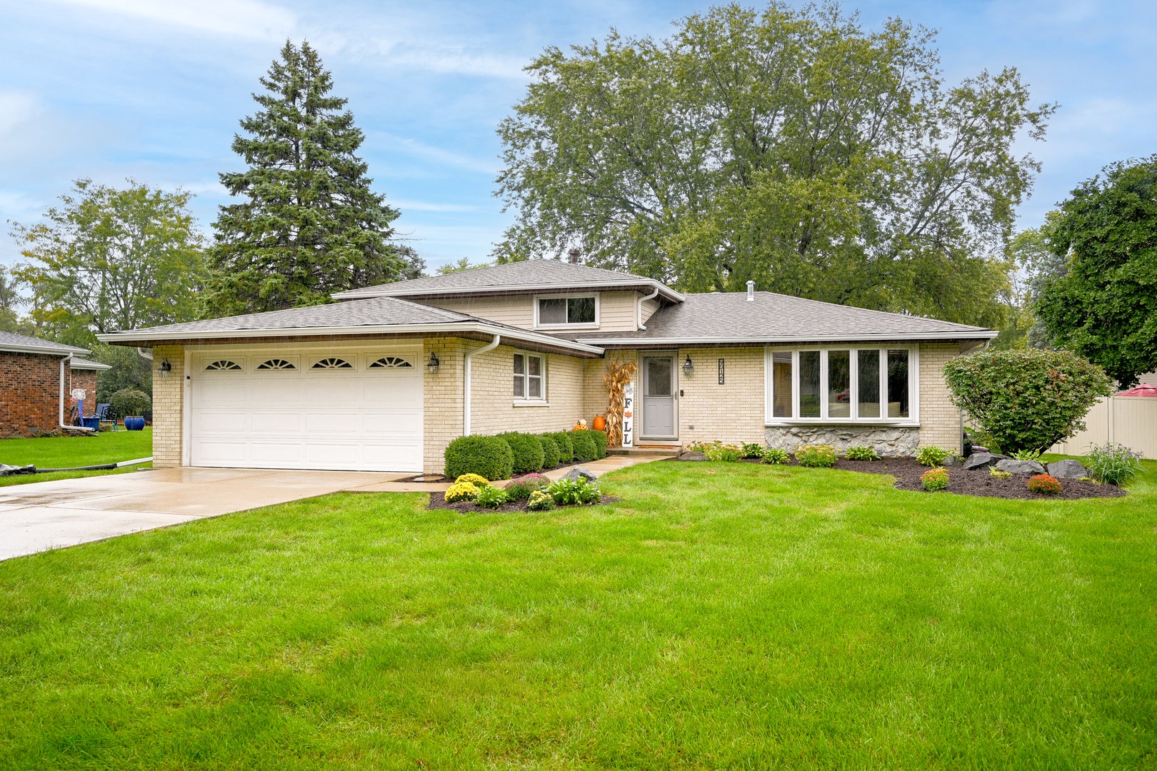 9S125 Florence Avenue, Downers Grove, IL 60516 9S125 Florence Avenue, Downers Grove, IL 60516