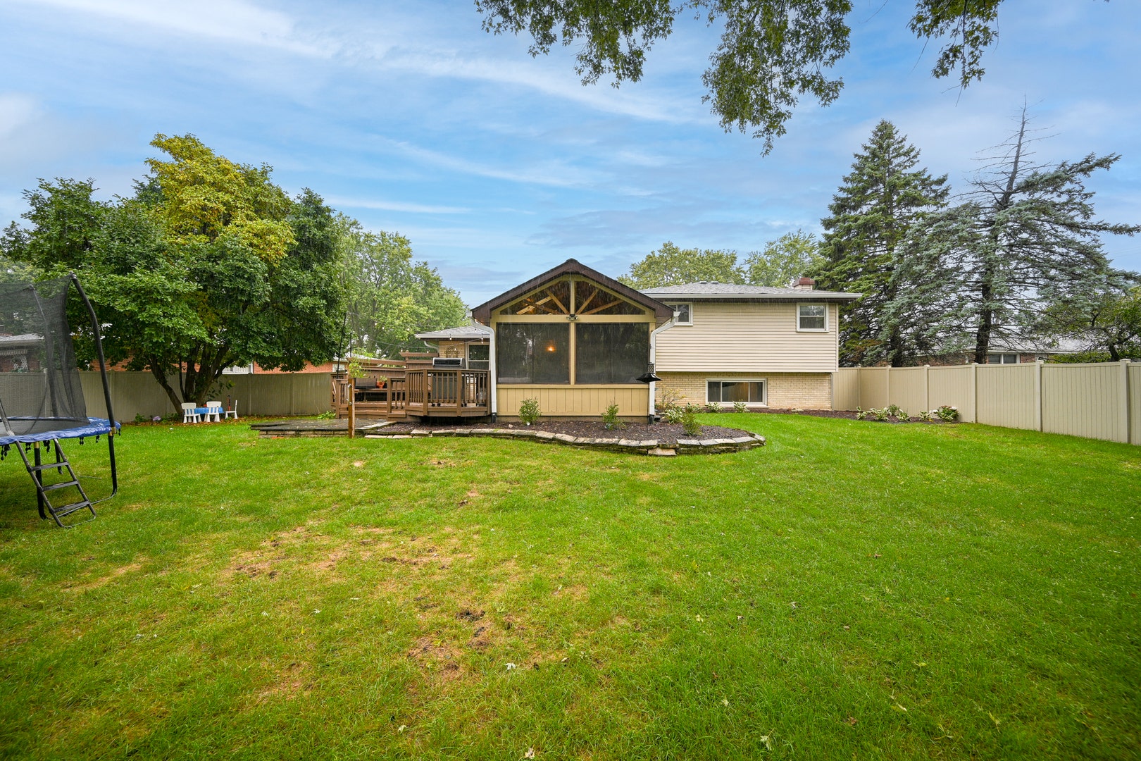 9S125 Florence Avenue, Downers Grove, IL 60516 Privacy Fence-Fully fenced in.