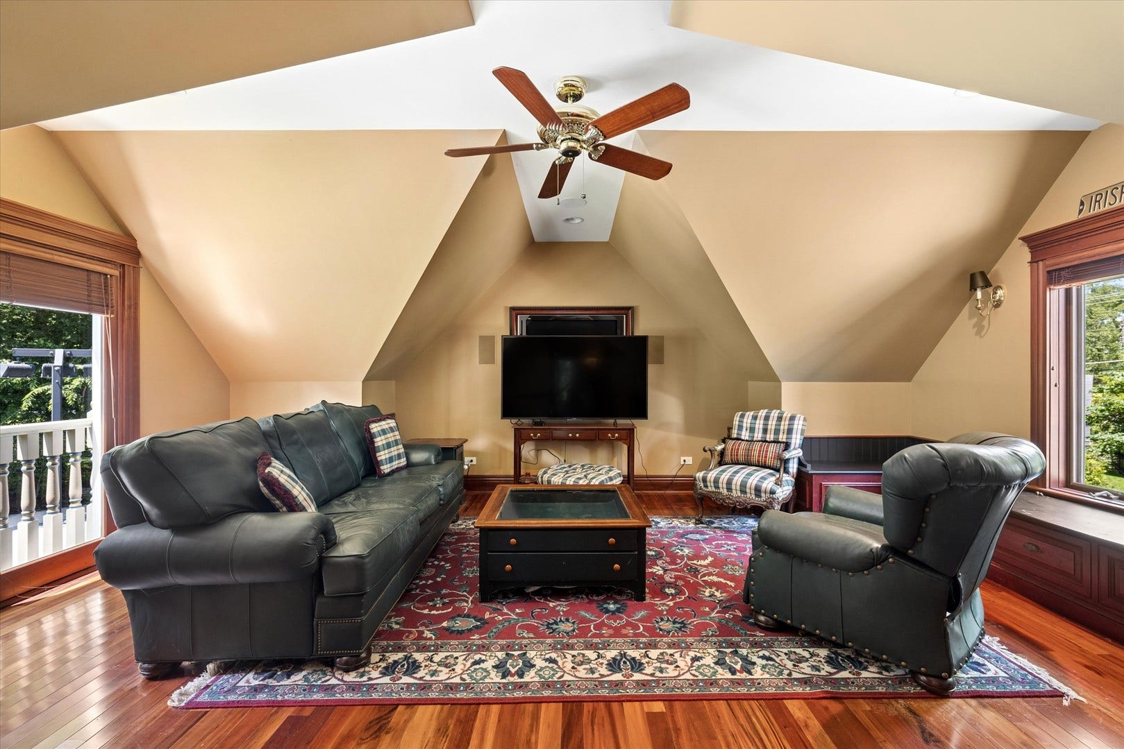 636 N Dunton Avenue, Arlington Heights, IL 60004 636 N Dunton Avenue, Arlington Heights, IL 60004