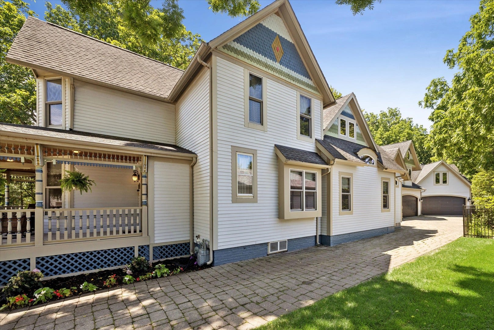 636 N Dunton Avenue, Arlington Heights, IL 60004 636 N Dunton Avenue, Arlington Heights, IL 60004