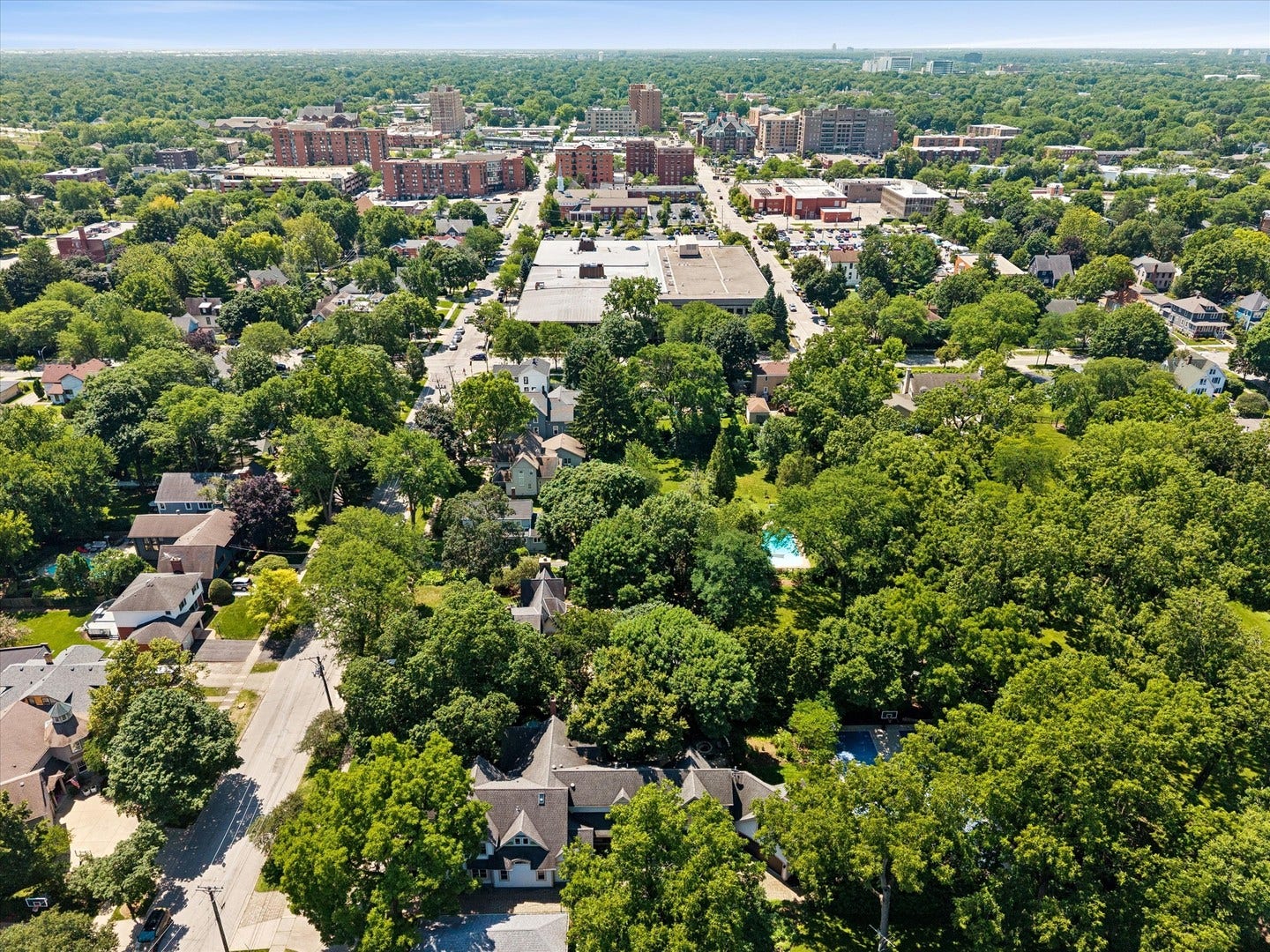 636 N Dunton Avenue, Arlington Heights, IL 60004 636 N Dunton Avenue, Arlington Heights, IL 60004