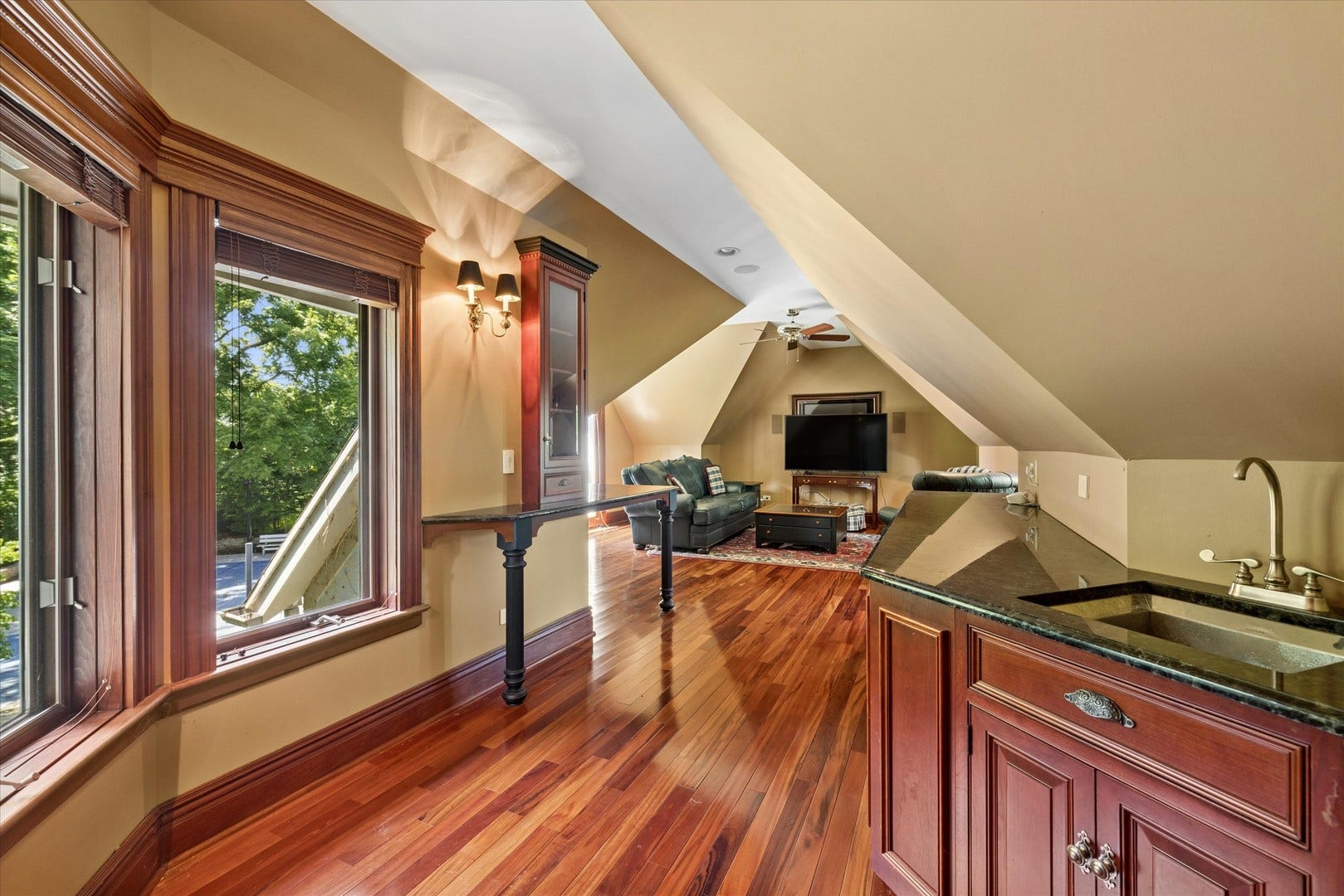 636 N Dunton Avenue, Arlington Heights, IL 60004 636 N Dunton Avenue, Arlington Heights, IL 60004