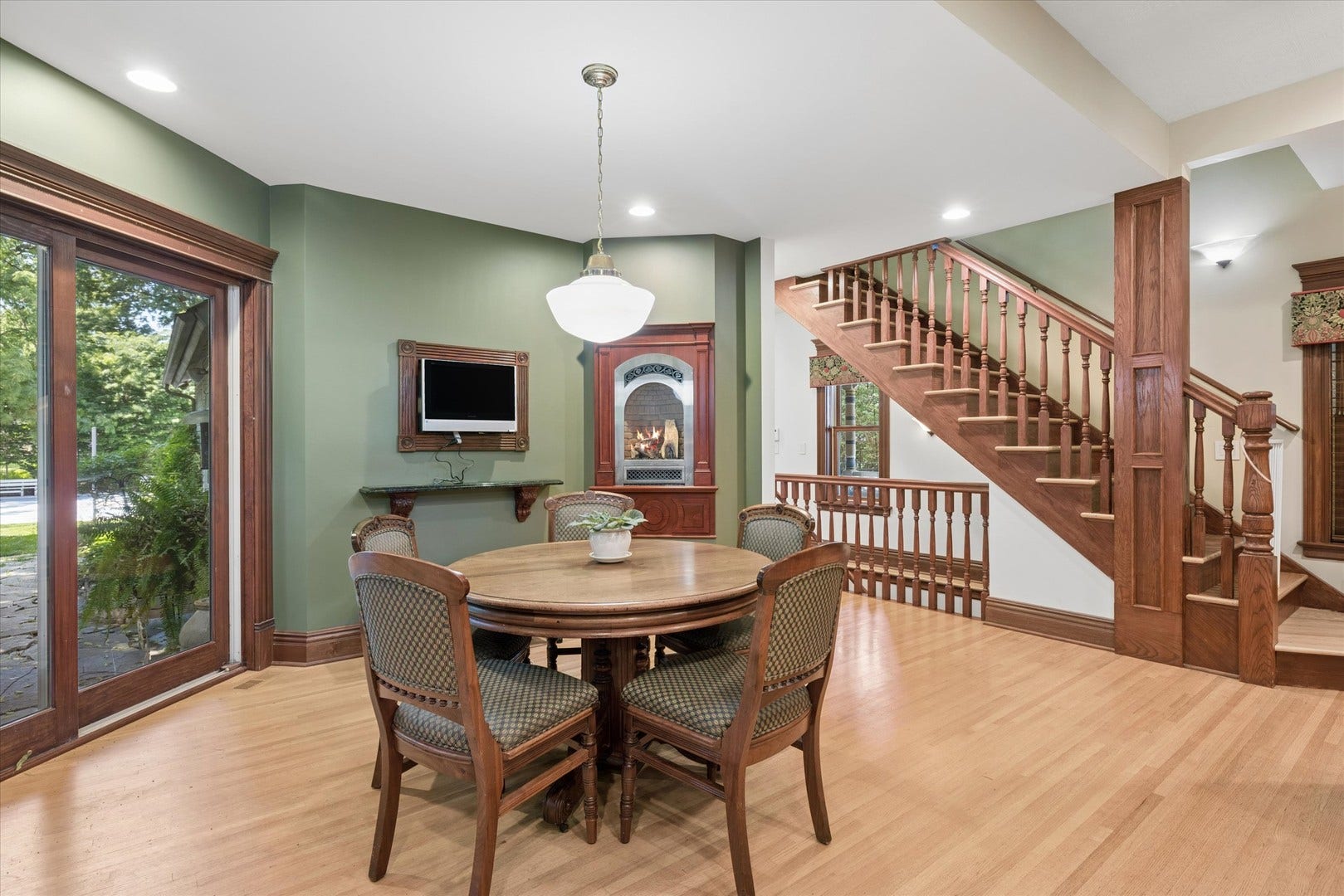 636 N Dunton Avenue, Arlington Heights, IL 60004 636 N Dunton Avenue, Arlington Heights, IL 60004