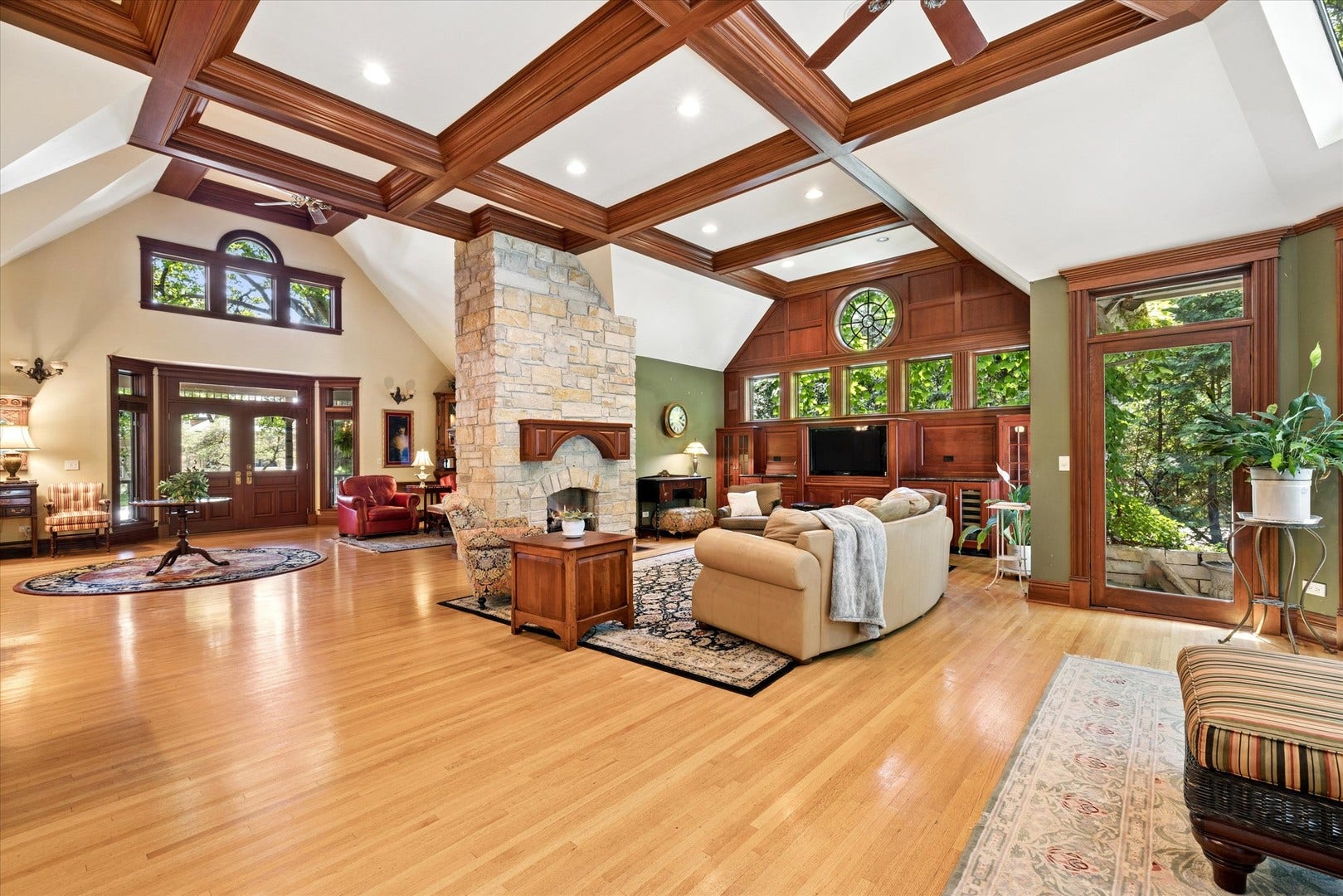 636 N Dunton Avenue, Arlington Heights, IL 60004 636 N Dunton Avenue, Arlington Heights, IL 60004