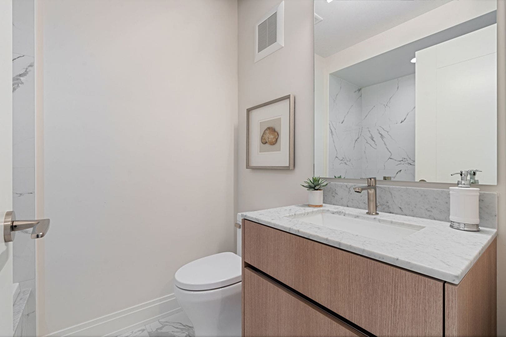 2329 N Cambridge Avenue, #C, Chicago, IL 60614 2329 N Cambridge Avenue, #C, Chicago, IL 60614