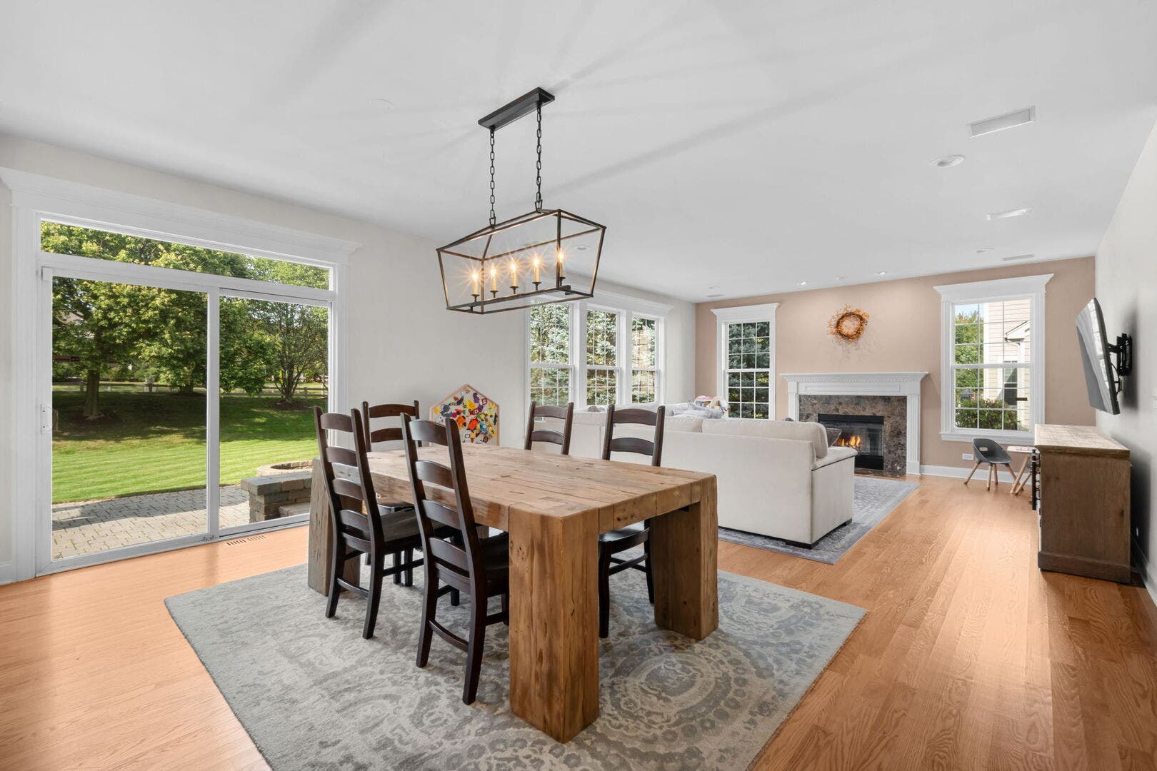 308 Comstock Drive, Elgin, IL 60124 308 Comstock Drive, Elgin, IL 60124