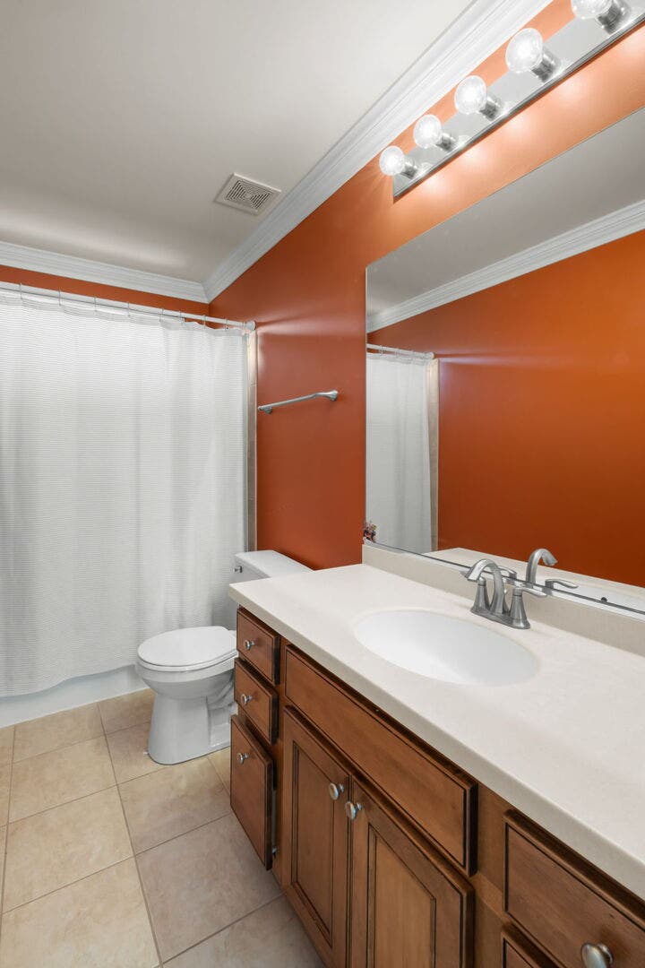 308 Comstock Drive, Elgin, IL 60124 308 Comstock Drive, Elgin, IL 60124