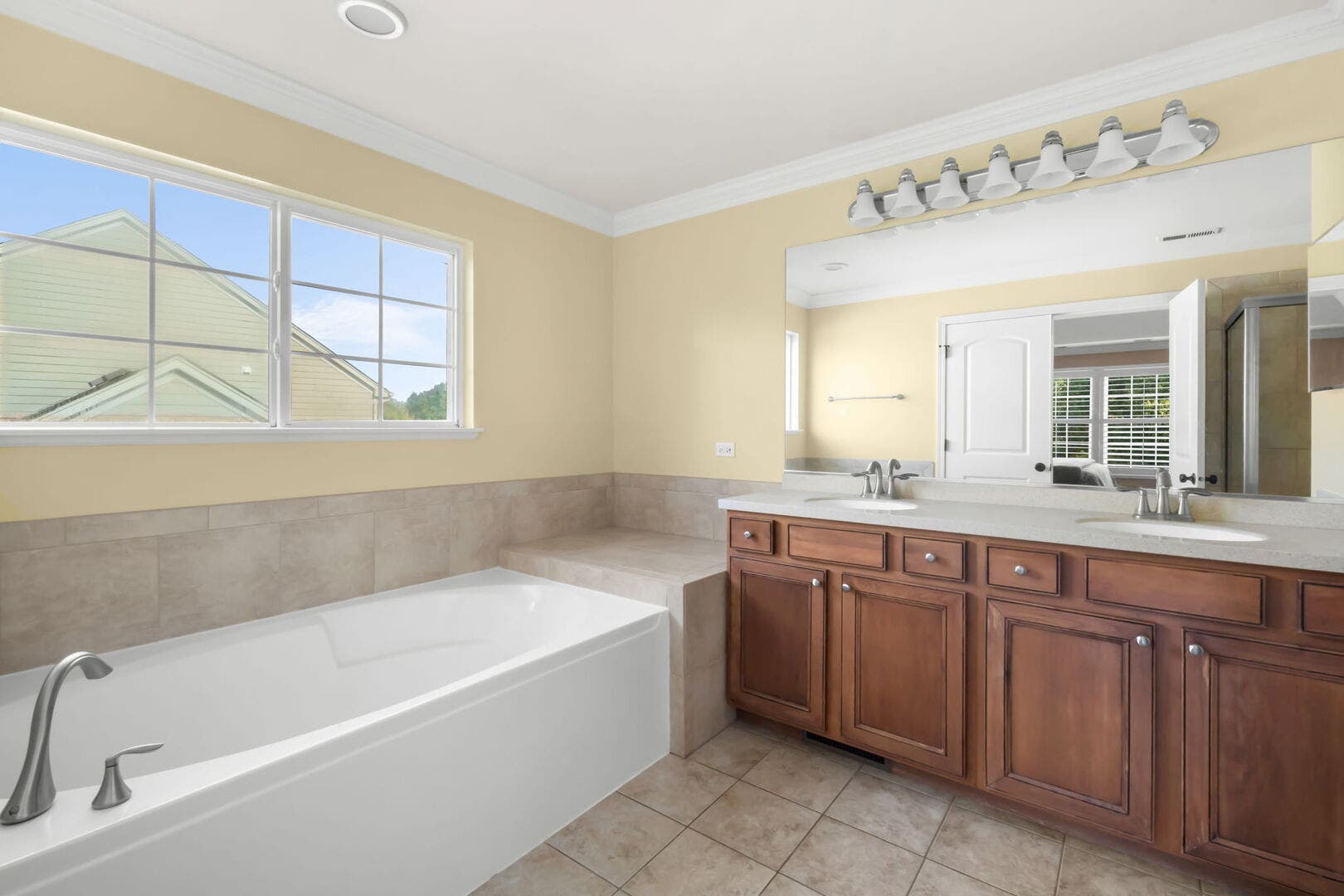 308 Comstock Drive, Elgin, IL 60124 308 Comstock Drive, Elgin, IL 60124